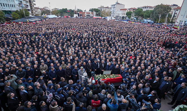 CHP Lideri Özgür Özel, Şehzadeler Belediye Başkanı Gülşah Durbay'ın Cenaze Törenine Katıldı
