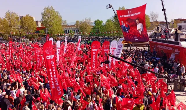 Özgür Özel Sakarya mitinginden mutlu döndü