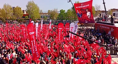 Özgür Özel Sakarya mitinginden mutlu döndü