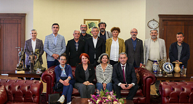 CHP Lideri Özgür Özel, KESK Eş Genel Başkanı Ayfer Koçak ve Beraberindeki Heyet ile Bir Araya Geldi