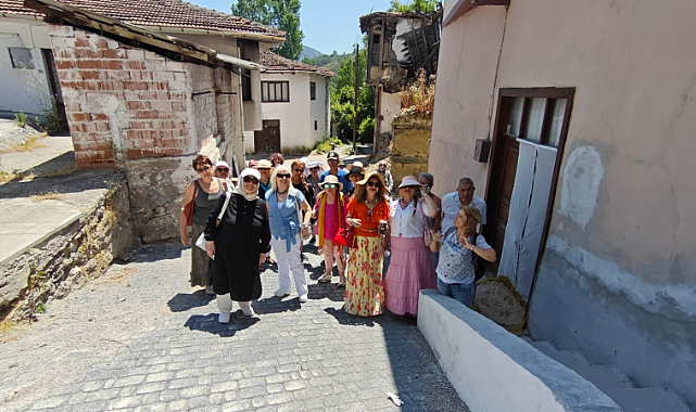 Kahraman Türk Kadınları Tiyatro Topluluğu Tarihine ve Kültürel Mirasına Sahip Çıkıyor