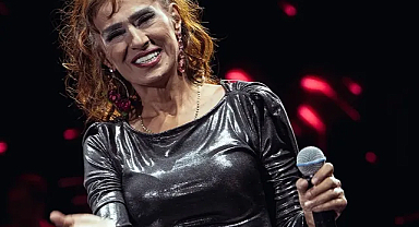 Yıldız Tilbe, Ataköy Marina Açık Hava Sahnesi'nin perdesini açtı!