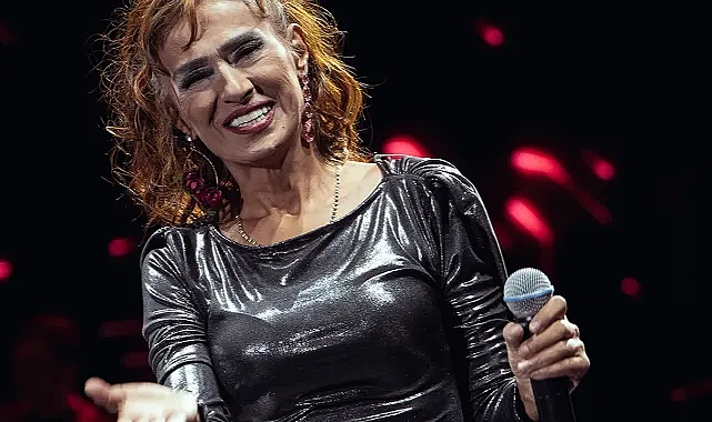 Yıldız Tilbe, Ataköy Marina Açık Hava Sahnesi'nin perdesini açtı!